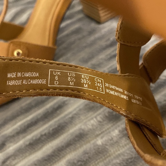 Clarks Stylish Tan Sandals, in good condition. Does have an area on right toe. - Picture 7 of 8